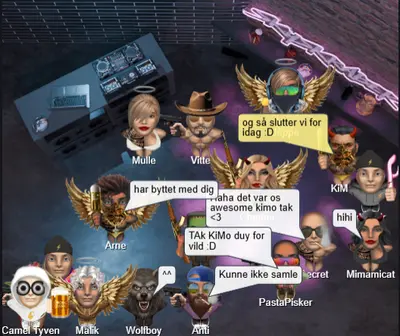 Brugere med guldaura bytter ting og takker for en god aften i Skyskraber – chat portal med byttehandel, økonomi og sjældne aura-effekter